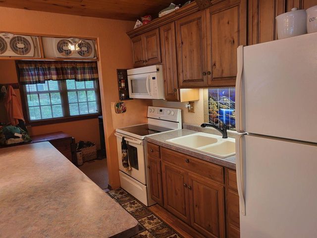 1614 N Sugar Island Road, Oconomowoc, WI 53066