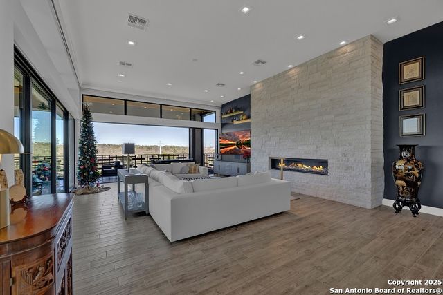 1728 CHARDONNAY, New Braunfels, TX 78132