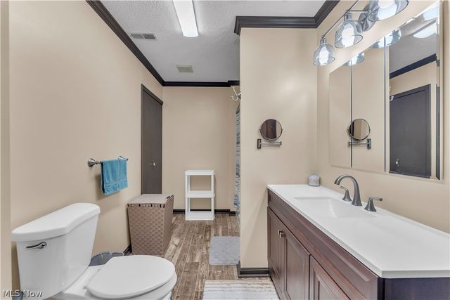 15064 W River Road, Columbia Station, OH 44028