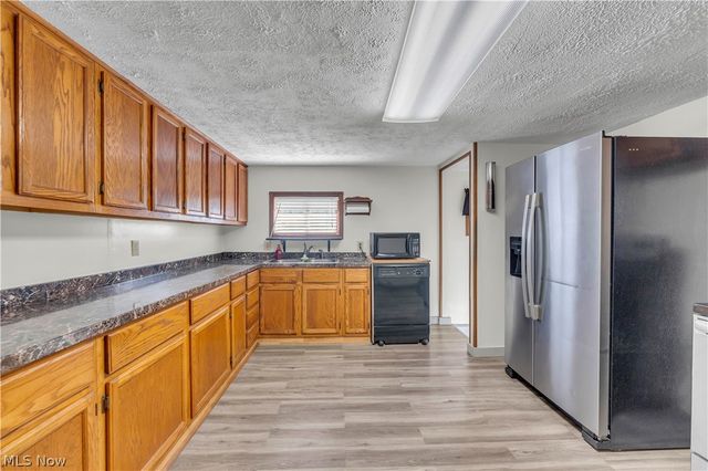 15064 W River Road, Columbia Station, OH 44028