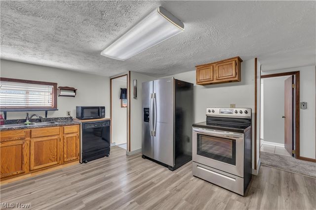 15064 W River Road, Columbia Station, OH 44028
