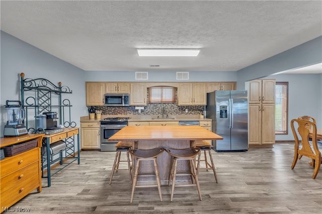 15064 W River Road, Columbia Station, OH 44028