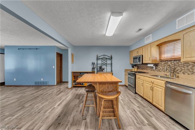 15064 W River Road, Columbia Station, OH 44028