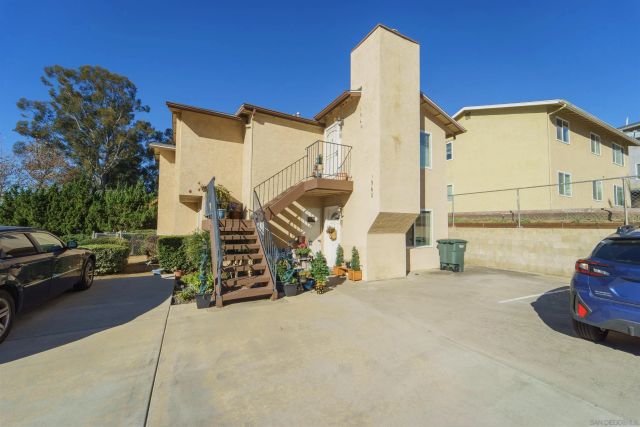 1960 Arnold Way, Alpine, CA 91901