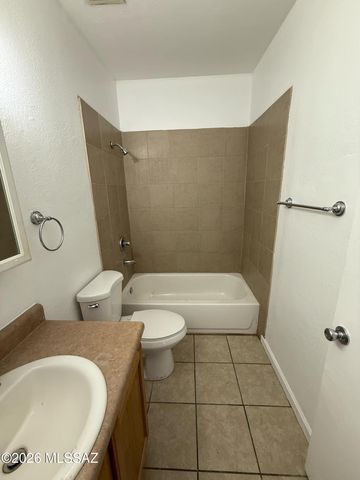 2419 N Geronimo Ave Apt C, Tucson, AZ 85705