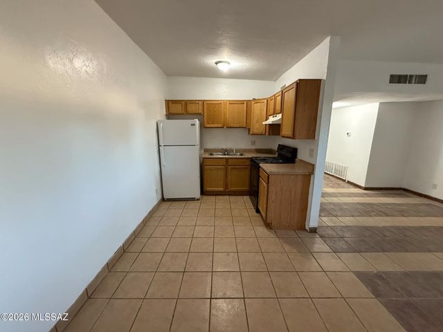 2419 N Geronimo Ave Apt C, Tucson, AZ 85705