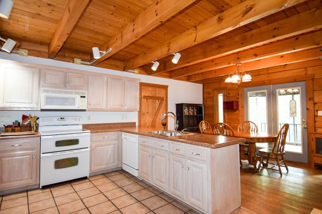 1060 Martha Ln, Gallatin, TN 37066