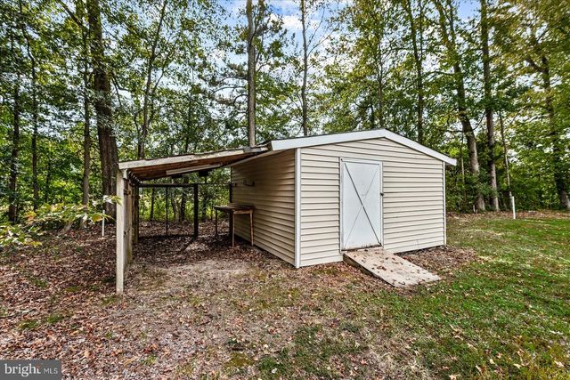 218 CIRCLE LN, Colonial Beach, VA 22443