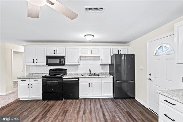 218 CIRCLE LN, Colonial Beach, VA 22443