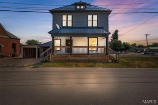 8 S A Street, Farmington, MO 63640