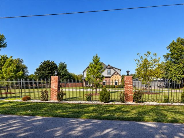 815 Ford Lane, Cave Springs, AR 72745