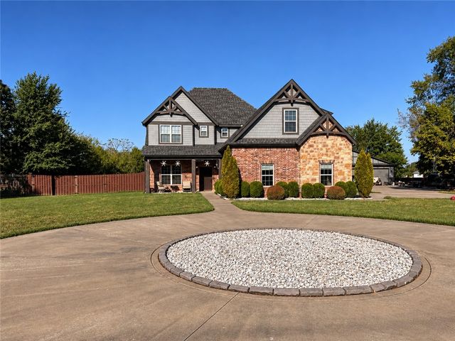 815 Ford Lane, Cave Springs, AR 72745