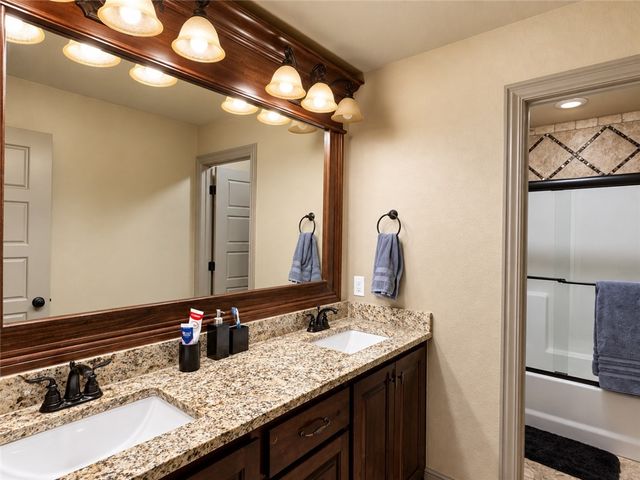 815 Ford Lane, Cave Springs, AR 72745
