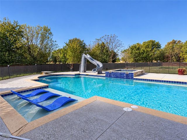 815 Ford Lane, Cave Springs, AR 72745