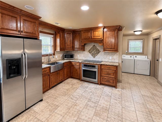 815 Ford Lane, Cave Springs, AR 72745