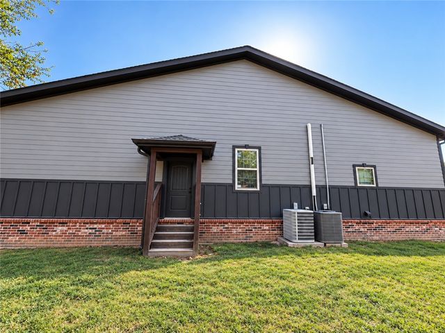 815 Ford Lane, Cave Springs, AR 72745