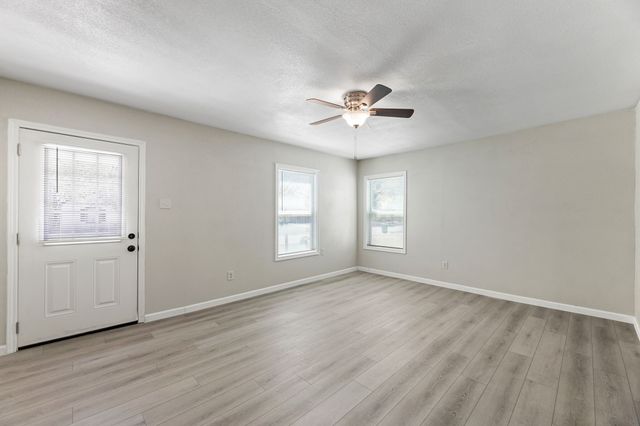 4411 N Wayne Court, Haltom City, TX 76117