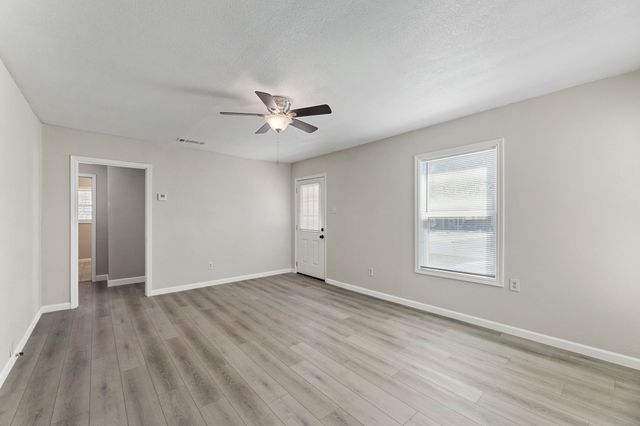 4411 N Wayne Court, Haltom City, TX 76117