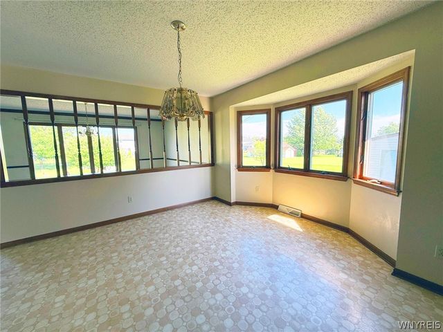 9 Lucia Court, Lancaster, NY 14086