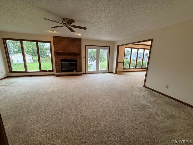 9 Lucia Court, Lancaster, NY 14086