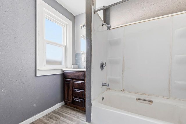 1006 E Land PLACE, Milwaukee, WI 53202