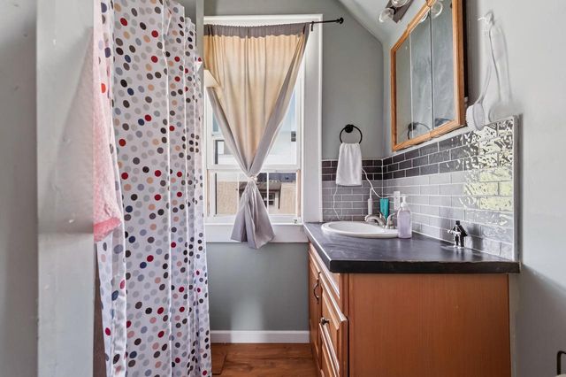 1006 E Land PLACE, Milwaukee, WI 53202