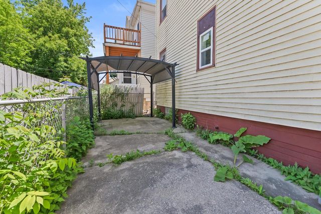 1006 E Land PLACE, Milwaukee, WI 53202