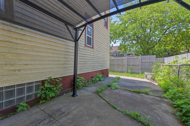1006 E Land PLACE, Milwaukee, WI 53202