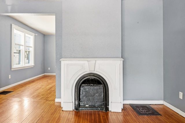 1006 E Land PLACE, Milwaukee, WI 53202