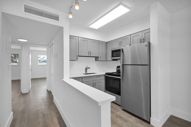 4051 NE 13th Avenue, Oakland Park, FL 33334