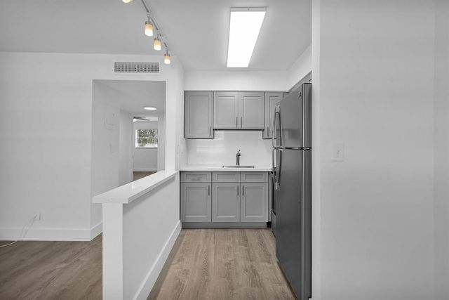 4051 NE 13th Avenue, Oakland Park, FL 33334
