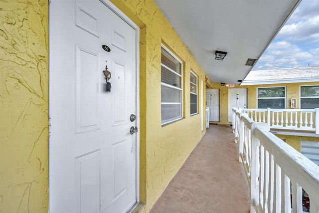4051 NE 13th Avenue, Oakland Park, FL 33334