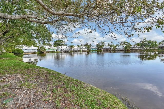 4051 NE 13th Avenue, Oakland Park, FL 33334