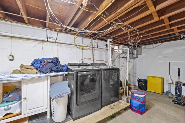 1005 S Country Squire Drive, Urbana, IL 61802