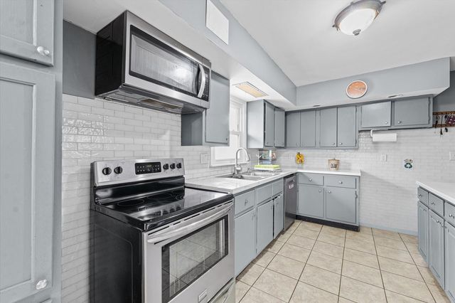 1005 S Country Squire Drive, Urbana, IL 61802