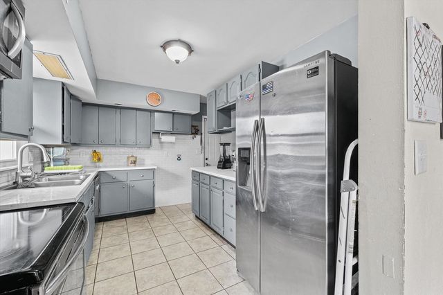 1005 S Country Squire Drive, Urbana, IL 61802