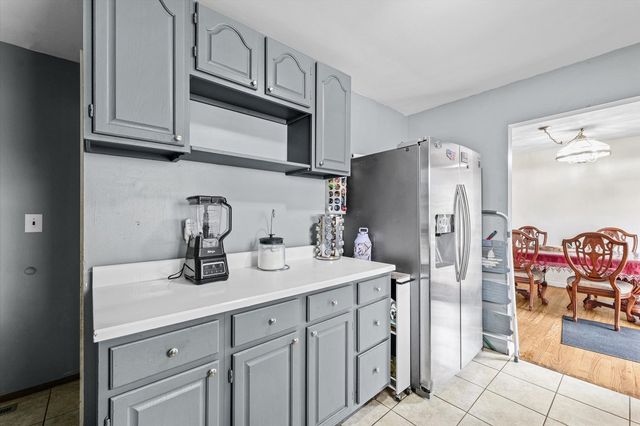 1005 S Country Squire Drive, Urbana, IL 61802