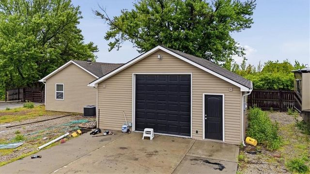2440 Lowenstein Drive, Lee's Summit, MO 64081