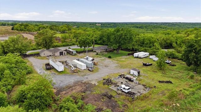 2440 Lowenstein Drive, Lee's Summit, MO 64081