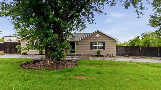 2440 Lowenstein Drive, Lee's Summit, MO 64081