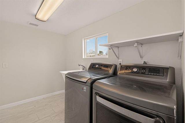 1814 Eagle Point Road, Crosby, TX 77532