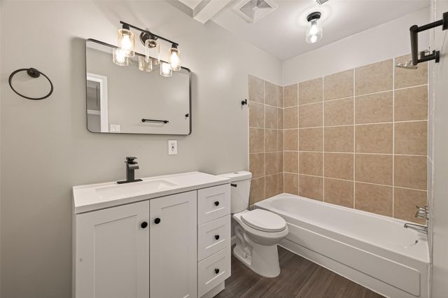 1814 Eagle Point Road, Crosby, TX 77532