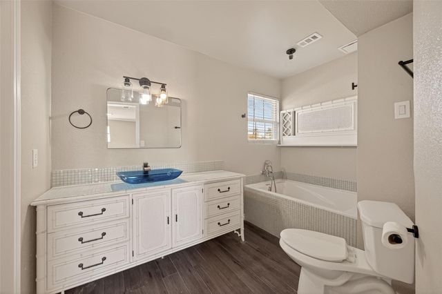 1814 Eagle Point Road, Crosby, TX 77532