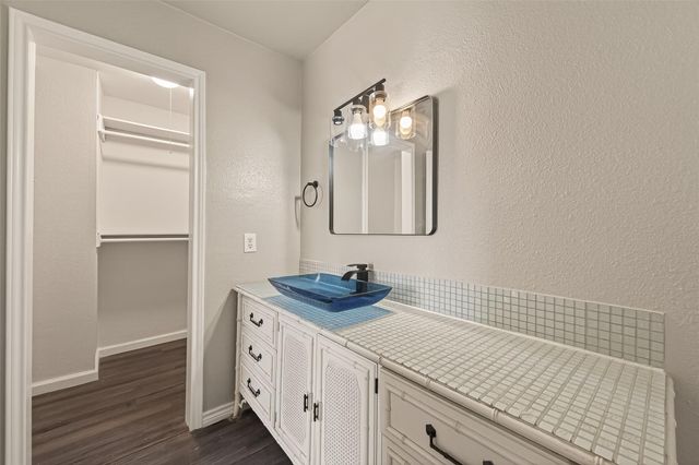 1814 Eagle Point Road, Crosby, TX 77532