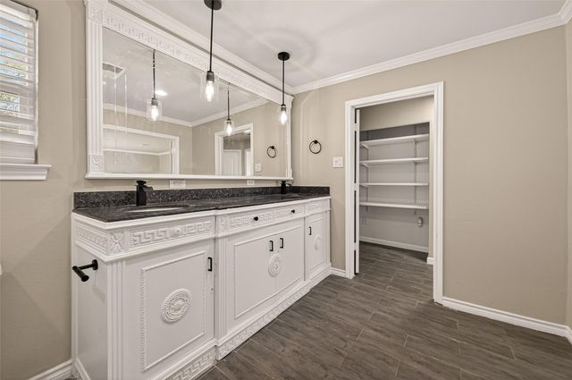 1814 Eagle Point Road, Crosby, TX 77532