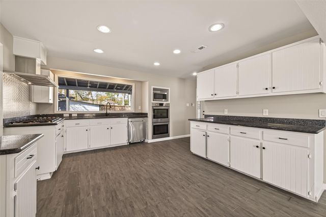 1814 Eagle Point Road, Crosby, TX 77532