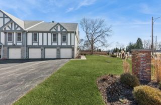 120 W Golf Road A, Libertyville, IL 60048