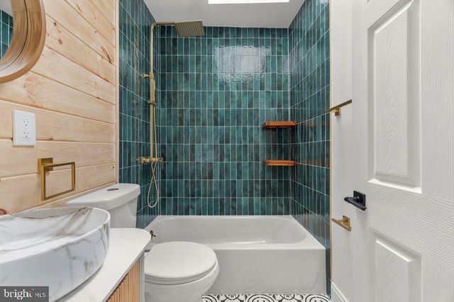 302 CANTRELL ST, Philadelphia, PA 19148