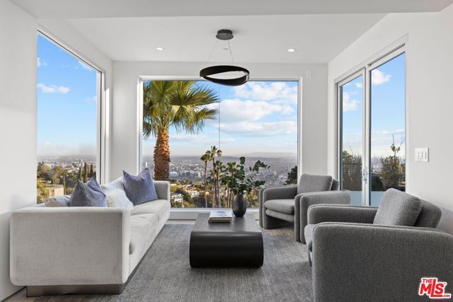 9270 Kinglet Drive, Los Angeles, CA 90069