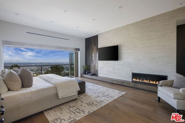 9270 Kinglet Drive, Los Angeles, CA 90069